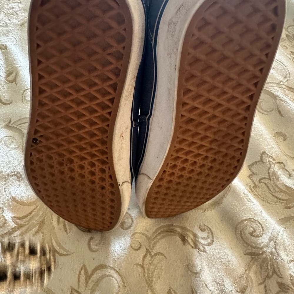 Vans - Picture 3 of 3